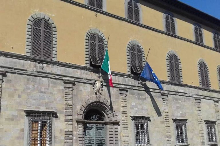 CONFINDUSTRIA TOSCANA, BANDIERE A LUTTO MA NON PER I MORTI… PER I MANCATI PROFITTI