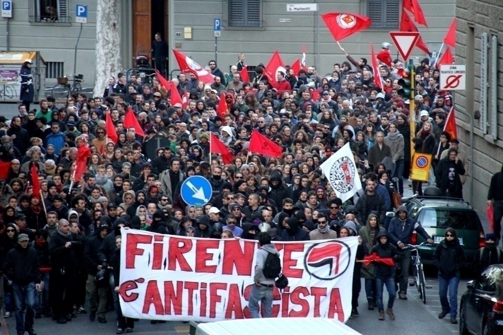 SOLIDARIETÀ ALLA LOTTA ANTIFASCISTA! SU LA TESTA CONTRO FASCISTI E REPRESSIONE!